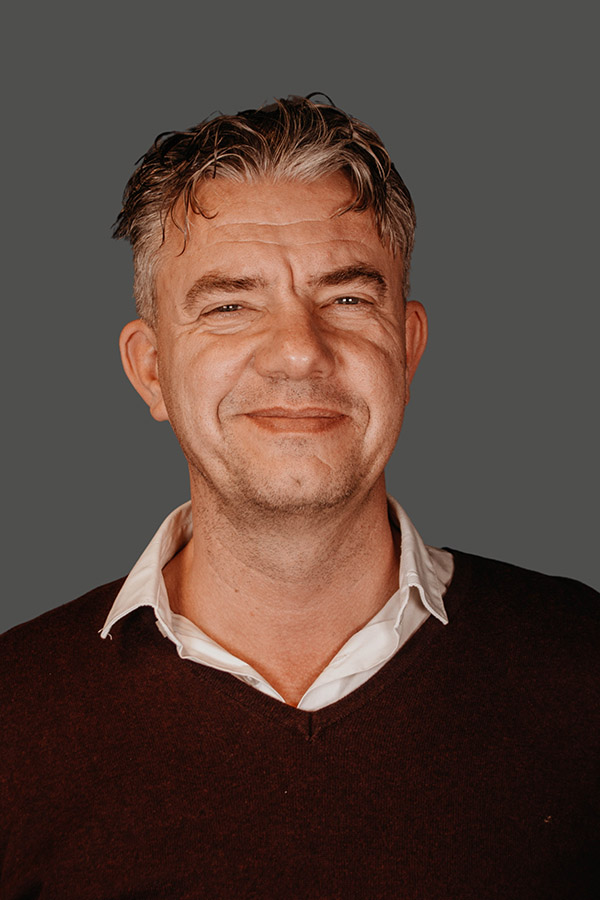 MARK VAN DEN TILLAAR