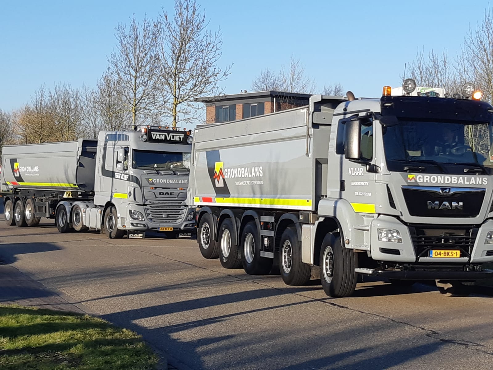 Grondbalans vrachtwagens