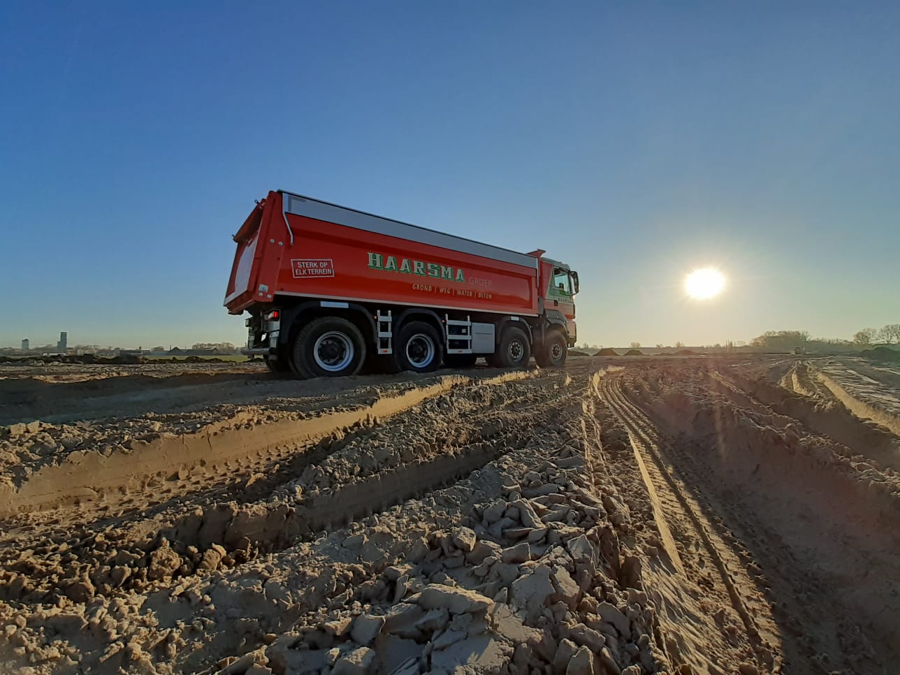 Vrachtwagen-Haarsma-Grondbank-Franeker