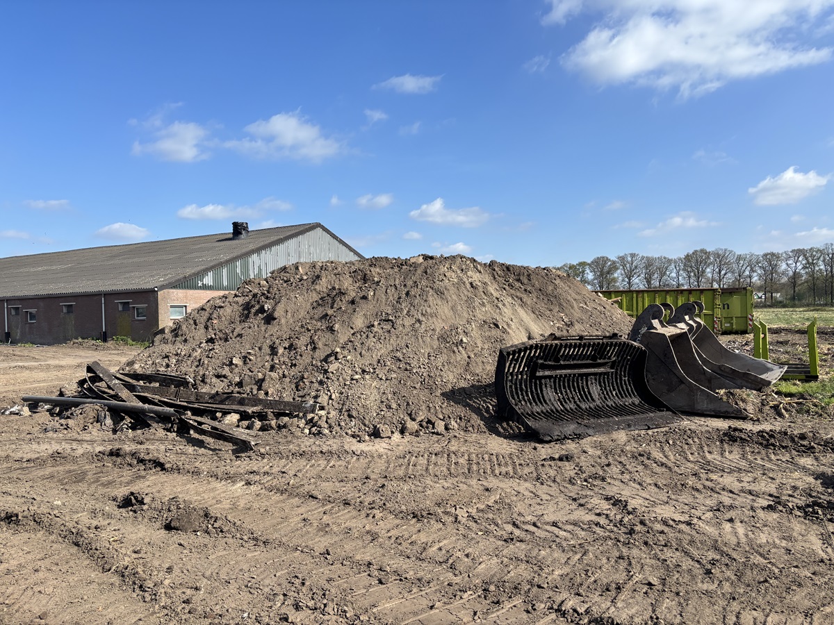 Ophogen agrarisch terrein met vrijkomend zand